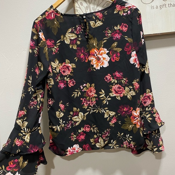 Long Sleeve Blouse. Brand: Ambiance - Picture 3 of 5